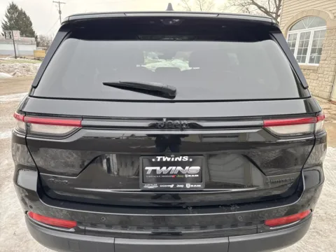 More photos of 2022 Jeep Grand Cherokee Limited at Twins Chrysler Dodge Jeep Ram, MI