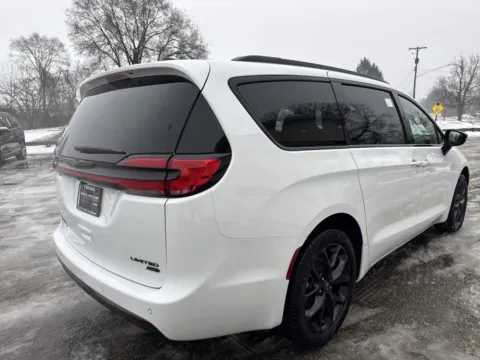 More photos of 2026 Chrysler Pacifica Limited at Twins Chrysler Dodge Jeep Ram, MI