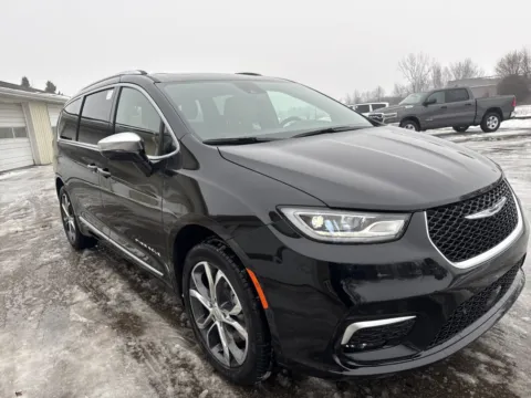 Black 2026 Chrysler Pacifica Pinnacle for sale in Wayland, MI