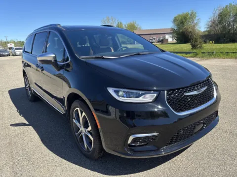Black 2026 Chrysler Pacifica Pinnacle for sale in Wayland, MI
