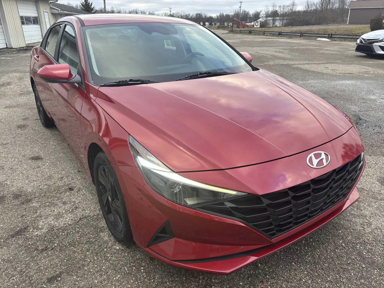 Red 2022 Hyundai Elantra SEL for sale in Wayland, MI