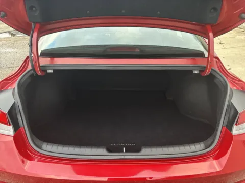 More photos of 2022 Hyundai Elantra SEL at Twins Chrysler Dodge Jeep Ram, MI