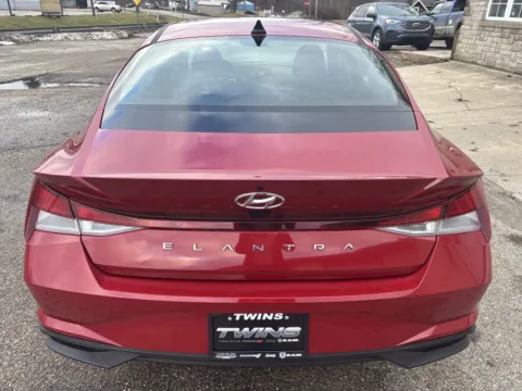 More photos of 2022 Hyundai Elantra SEL at Twins Chrysler Dodge Jeep Ram, MI