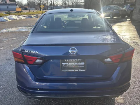 More photos of 2019 Nissan Altima 2.5 SR at Twins Chrysler Dodge Jeep Ram, MI
