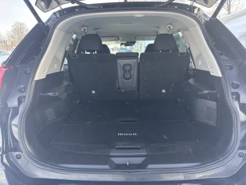 More photos of 2020 Nissan Rogue SV at Twins Chrysler Dodge Jeep Ram, MI