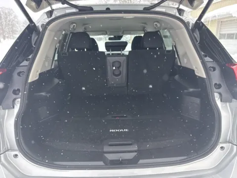 More photos of 2020 Nissan Rogue SV at Twins Chrysler Dodge Jeep Ram, MI