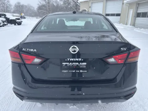 More photos of 2022 Nissan Altima 2.5 SV at Twins Chrysler Dodge Jeep Ram, MI