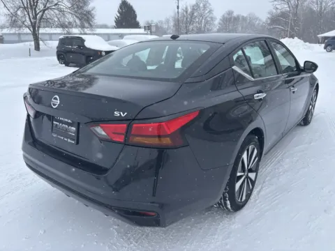 More photos of 2022 Nissan Altima 2.5 SV at Twins Chrysler Dodge Jeep Ram, MI