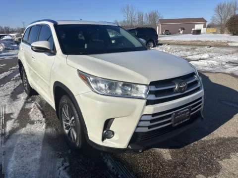White 2018 Toyota Highlander XLE for sale in Wayland, MI