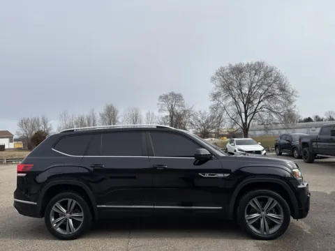 Photos of 2019 Volkswagen Atlas 3.6L V6 SE w/Technology R-Line for sale in Wayland, MI at Twins Chrysler Dodge Jeep Ram