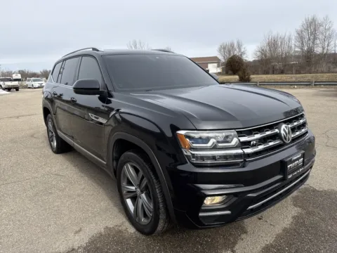 Black 2019 Volkswagen Atlas 3.6L V6 SE w/Technology R-Line for sale in Wayland, MI