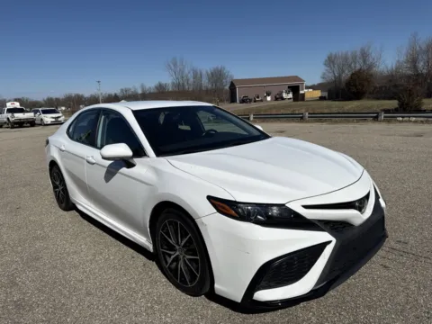 White 2022 Toyota Camry SE for sale in Wayland, MI