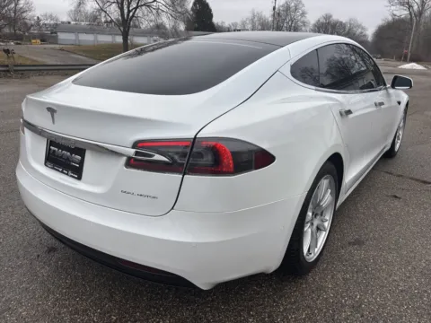 More photos of 2020 Tesla Model S Long Range Plus at Twins Chrysler Dodge Jeep Ram, MI