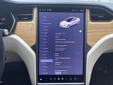 More photos of 2020 Tesla Model S Long Range Plus at Twins Chrysler Dodge Jeep Ram, MI