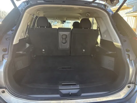 More photos of 2020 Nissan Rogue SV at Twins Chrysler Dodge Jeep Ram, MI