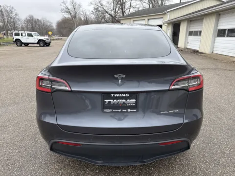More photos of 2021 Tesla Model Y Long Range at Twins Chrysler Dodge Jeep Ram, MI