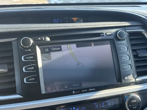 More photos of 2018 Toyota Highlander XLE at Twins Chrysler Dodge Jeep Ram, MI