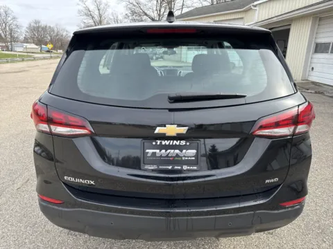 More photos of 2022 Chevrolet Equinox LS at Twins Chrysler Dodge Jeep Ram, MI