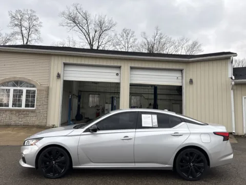 More photos of 2021 Nissan Altima 2.5 SR at Twins Chrysler Dodge Jeep Ram, MI