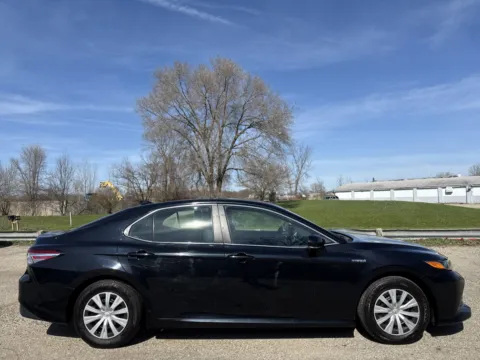 More photos of 2020 Toyota Camry Hybrid LE at Twins Chrysler Dodge Jeep Ram, MI