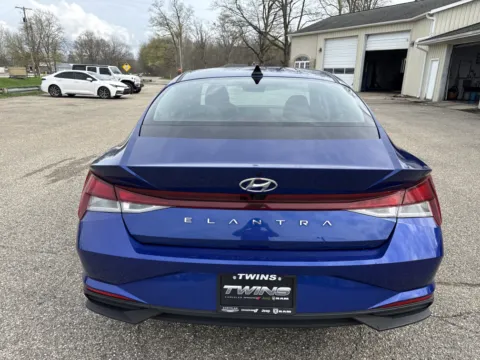 More photos of 2022 Hyundai Elantra SEL at Twins Chrysler Dodge Jeep Ram, MI