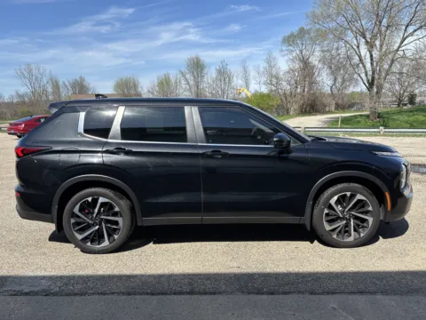 Photos of 2022 Mitsubishi Outlander ES for sale in Wayland, MI at Twins Chrysler Dodge Jeep Ram