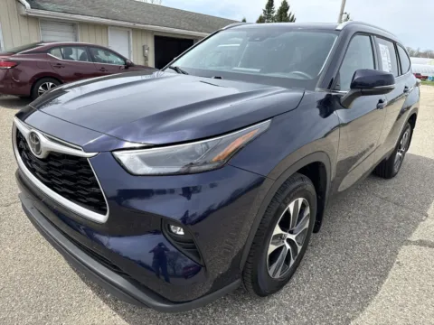 More photos of 2022 Toyota Highlander XLE at Twins Chrysler Dodge Jeep Ram, MI