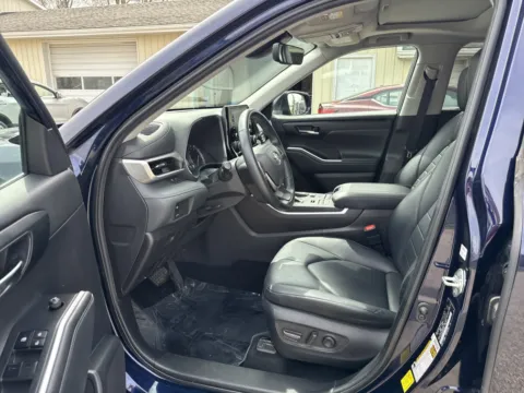 More photos of 2022 Toyota Highlander XLE at Twins Chrysler Dodge Jeep Ram, MI