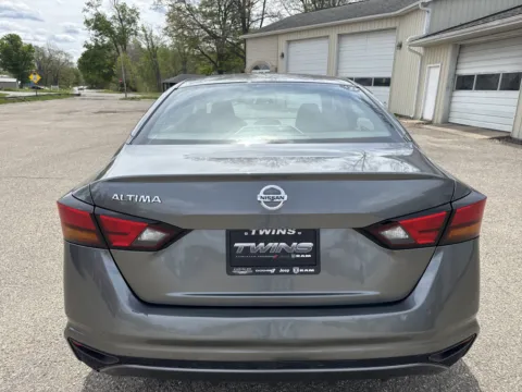 More photos of 2022 Nissan Altima 2.5 S at Twins Chrysler Dodge Jeep Ram, MI