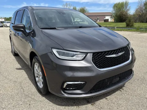 Gray 2023 Chrysler Pacifica Touring L for sale in Wayland, MI