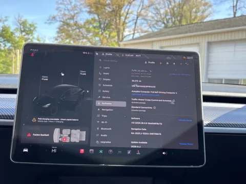 More photos of 2023 Tesla Model Y Long Range at Twins Chrysler Dodge Jeep Ram, MI