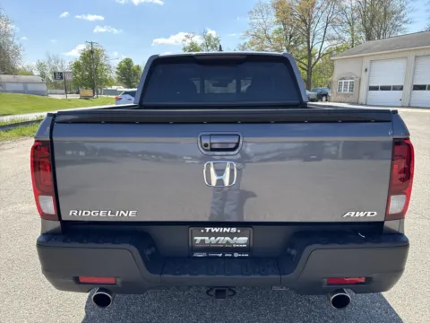 More photos of 2023 Honda Ridgeline RTL at Twins Chrysler Dodge Jeep Ram, MI