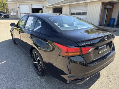 More photos of 2023 Nissan Altima 2.5 SR at Twins Chrysler Dodge Jeep Ram, MI