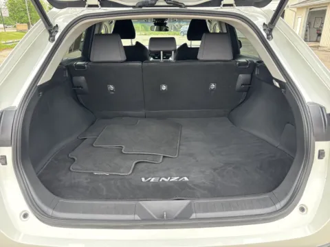 More photos of 2021 Toyota Venza LE at Twins Chrysler Dodge Jeep Ram, MI