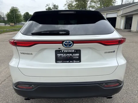 More photos of 2021 Toyota Venza LE at Twins Chrysler Dodge Jeep Ram, MI