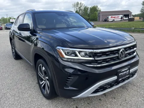 Black 2022 Volkswagen Atlas Cross Sport 3.6L V6 SEL for sale in Wayland, MI
