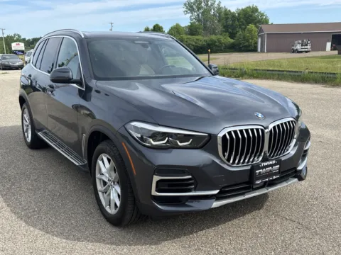 Photos of 2022 BMW X5 xDrive40i for sale in Wayland, MI at Twins Chrysler Dodge Jeep Ram