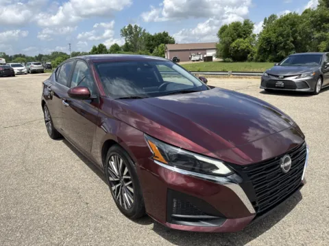 Red 2023 Nissan Altima 2.5 SV for sale in Wayland, MI
