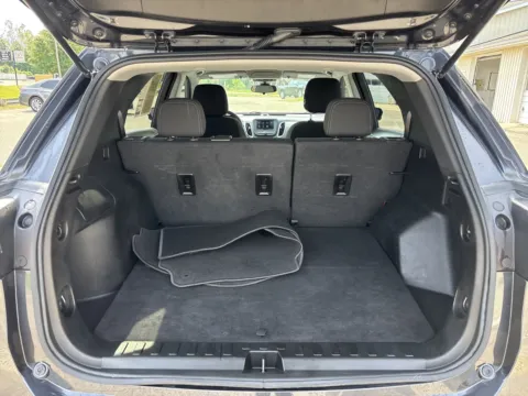 More photos of 2022 Chevrolet Equinox LT at Twins Chrysler Dodge Jeep Ram, MI