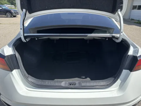 More photos of 2020 Nissan Altima 2.5 SR at Twins Chrysler Dodge Jeep Ram, MI