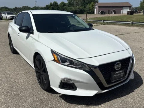 White 2020 Nissan Altima 2.5 SR for sale in Wayland, MI