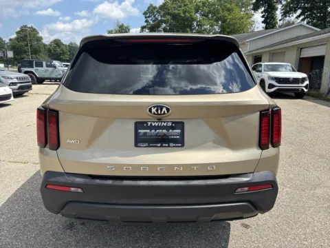 More photos of 2021 Kia Sorento LX at Twins Chrysler Dodge Jeep Ram, MI