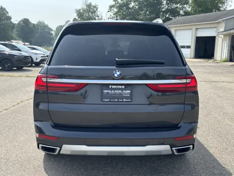More photos of 2022 BMW X7 xDrive40i at Twins Chrysler Dodge Jeep Ram, MI