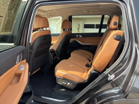 More photos of 2022 BMW X7 xDrive40i at Twins Chrysler Dodge Jeep Ram, MI