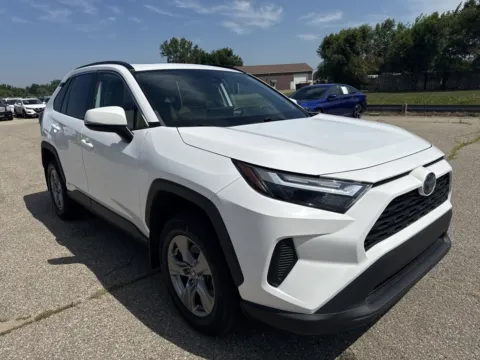 White 2022 Toyota RAV4 Hybrid XLE for sale in Wayland, MI
