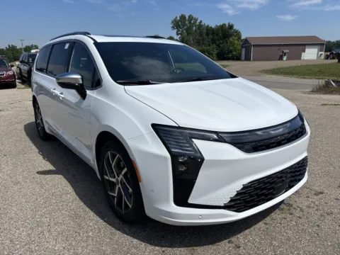White 2027 Chrysler Pacifica Pinnacle for sale in Wayland, MI