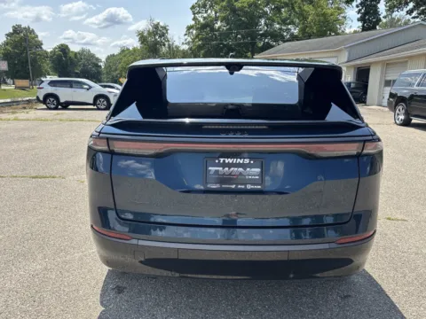 More photos of 2025 Jeep Wagoneer S Launch Edition at Twins Chrysler Dodge Jeep Ram, MI