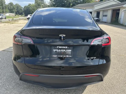 More photos of 2023 Tesla Model Y Long Range at Twins Chrysler Dodge Jeep Ram, MI