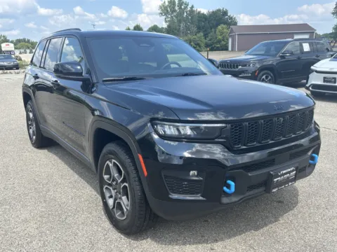 Black 2022 Jeep Grand Cherokee 4xe Trailhawk for sale in Wayland, MI