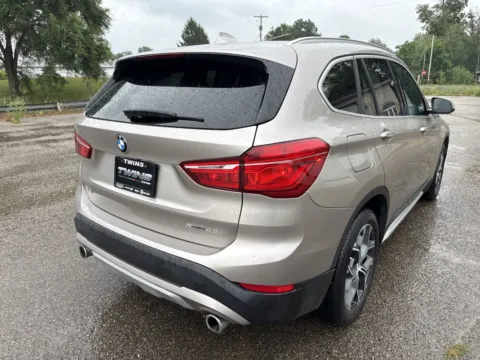 More photos of 2022 BMW X1 sDrive28i at Twins Chrysler Dodge Jeep Ram, MI